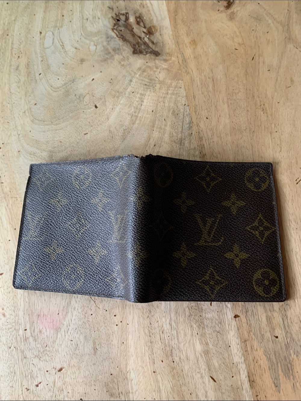 LOUIS VUITTON Vintage Monogram Canvas Bi-Fold Wallet - 1987 - Picture 3 of 11